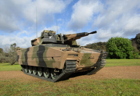 Rheinmetall-Successfully-Tests-Composite-Rubber-Track-On-Lynx-Infantry-Fighting-Vehicle